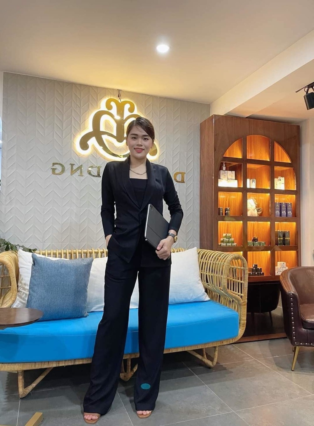 ‘Thánh sún’ được Ngô Kiến Huy ‘cải tạo’ diện mạo khác lạ hậu lên đời với căn nhà thứ 2 - Ảnh 2