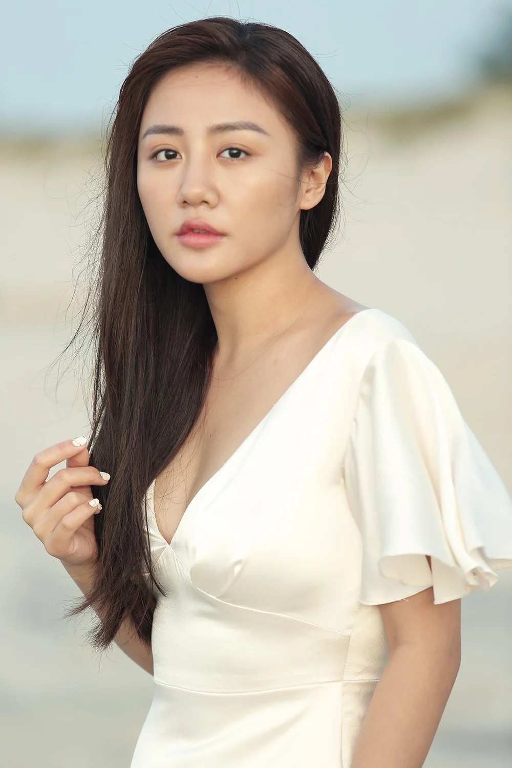 Showbiz 20/5: Lệ Quyên bất chấp để 'đu trend' Tiến Linh, Kiều Minh Tuấn bị phanh phui 'bộ mặt thật' - Ảnh 3