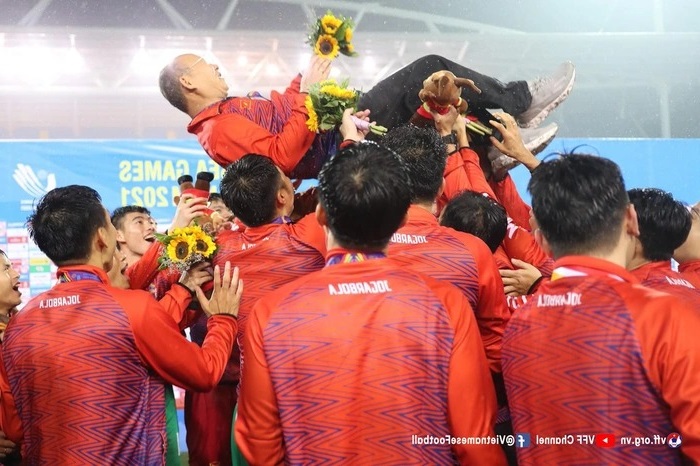 BLV Tạ Biên Cương vì sao được gọi là 'phong thần' trong trận chung kết bóng đá SEA Games 31 - Ảnh 3 BLV Tạ Biên Cương vì sao được gọi là 'phong thần' trong trận chung kết bóng đá SEA Games 31 - Ảnh 3