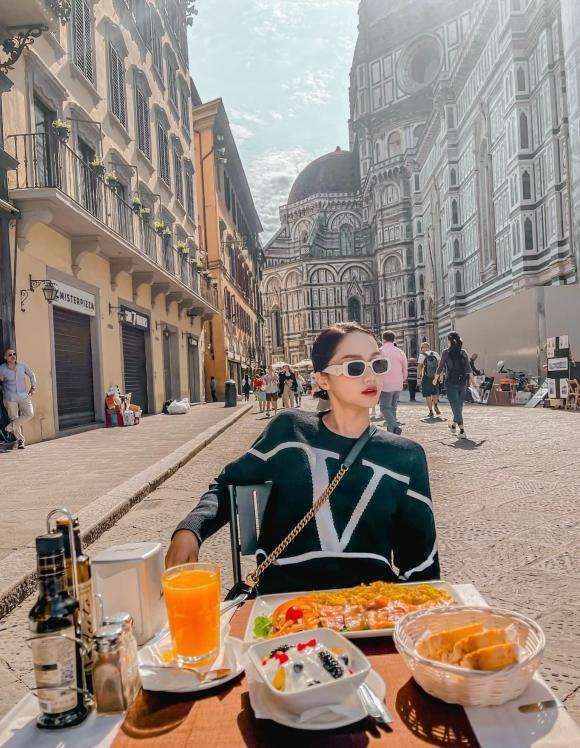 Giải trí showbiz 2/6: Đức Phúc 'vạch trần' sự thật về Hòa Minzy, Ngân 98 'mướn người đẻ' cho Lương Bằng Quang - Ảnh 1