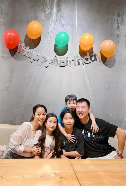 Showbiz giải trí 14/6: Chuyện kỳ bí về sự ra đi của Phi Nhung, HH Phạm Hương ôm trầm fan khi về VN - Ảnh 1 Showbiz giải trí 14/6: Chuyện kỳ bí về sự ra đi của Phi Nhung, HH Phạm Hương ôm trầm fan khi về VN - Ảnh 1