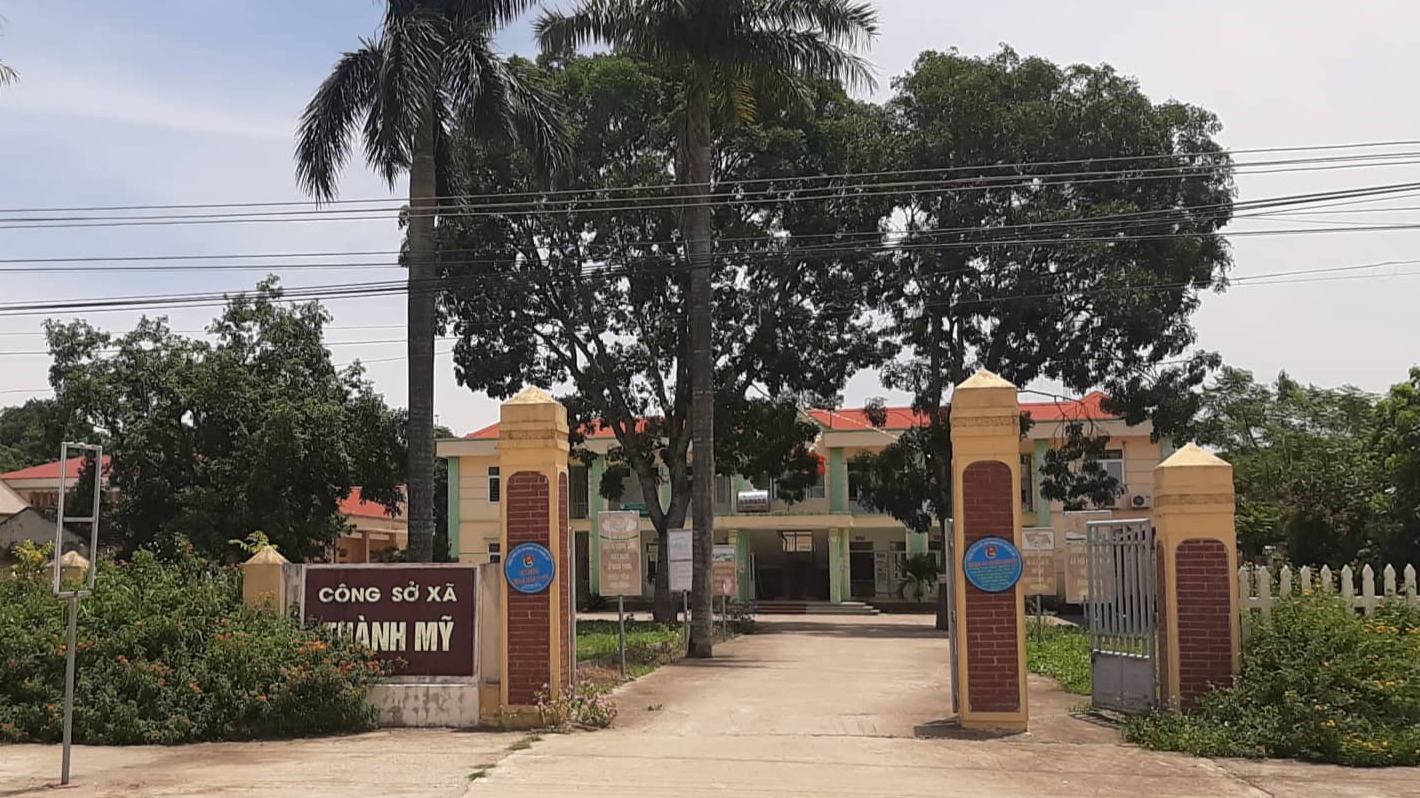 Khai trừ khỏi Đảng chủ tịch UBND xã và chủ tịch Hội Phụ nữ xã 'tòm tem' ngay tại trụ sở 2 Khai trừ khỏi Đảng chủ tịch UBND xã và chủ tịch Hội Phụ nữ xã 'tòm tem' ngay tại trụ sở 2