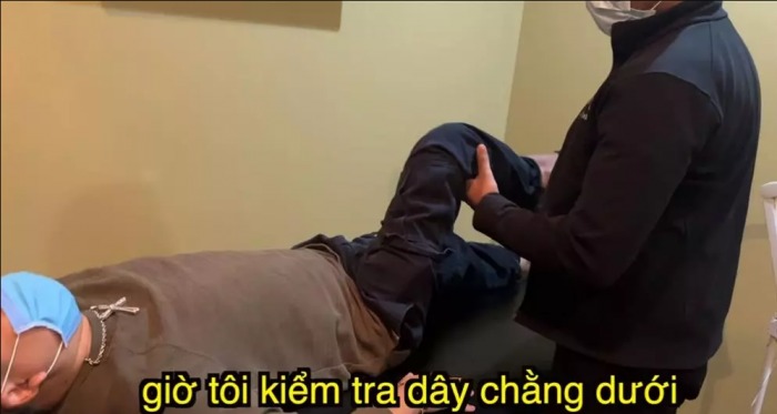 Khoa Pug được kiểm tra tình trạng sức khỏe kĩ càng trước khi đại phẫu Khoa Pug được kiểm tra tình trạng sức khỏe kĩ càng trước khi đại phẫu