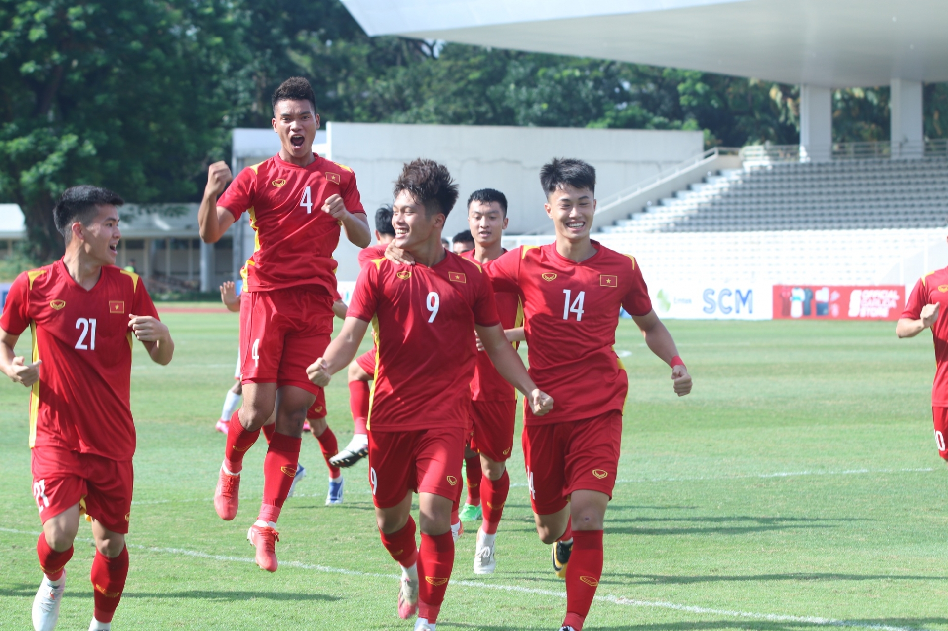 Đè bẹp Philippines, U19 Việt Nam vươn lên ngôi đầu bảng U19 ĐNÁ