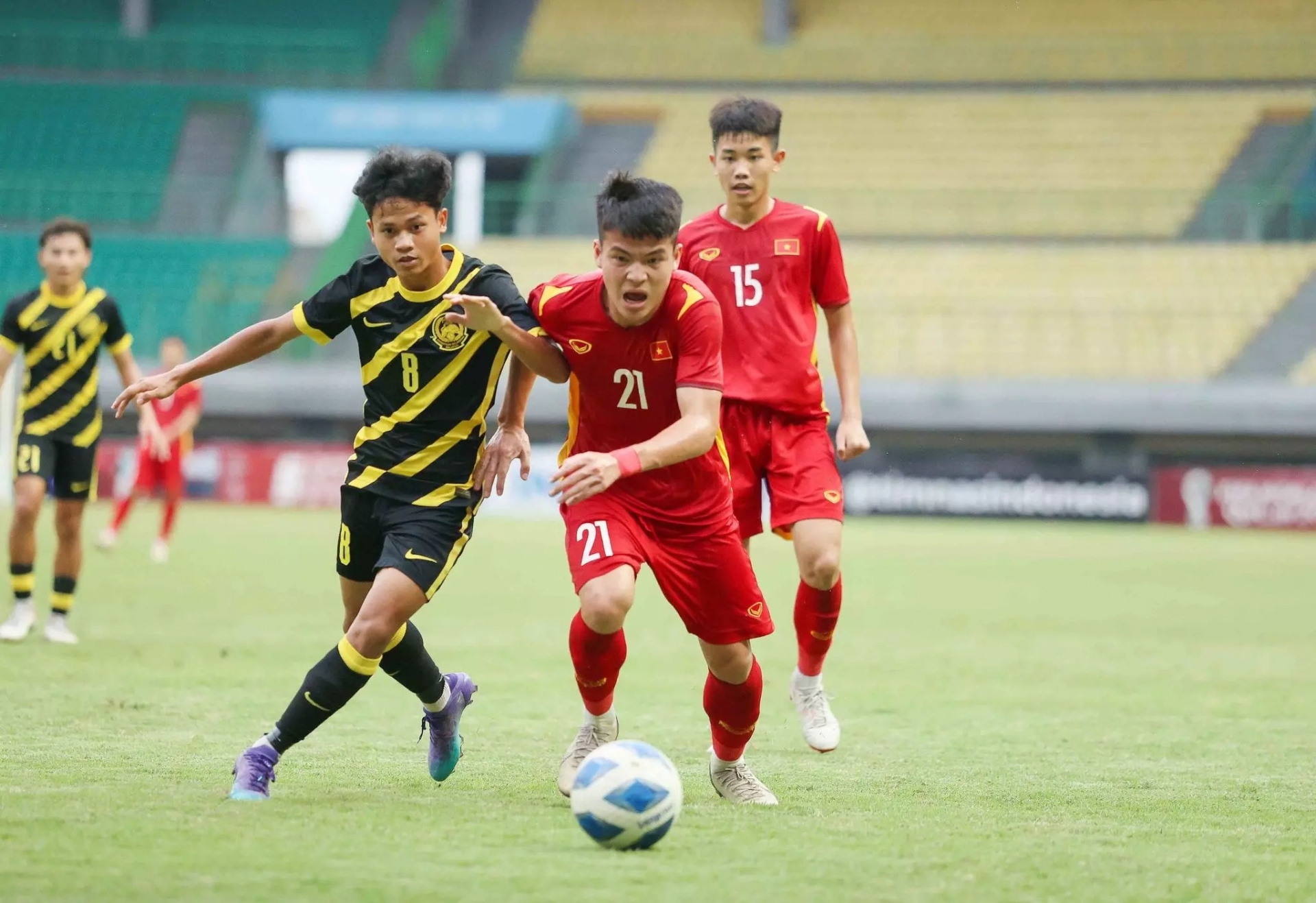 VFF lùi giải hạng Nhất, U19 Việt Nam được hưởng lợi gì?