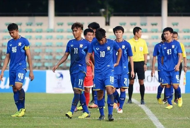 Cầu thủ U19 Thái Lan có biểu hiện vô kỷ luật khi tập trung cùng tuyển