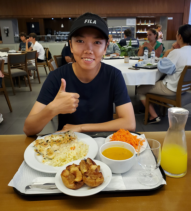 Bữa ăn của Huỳnh Như ở FC Lank có gì đặc biệt?