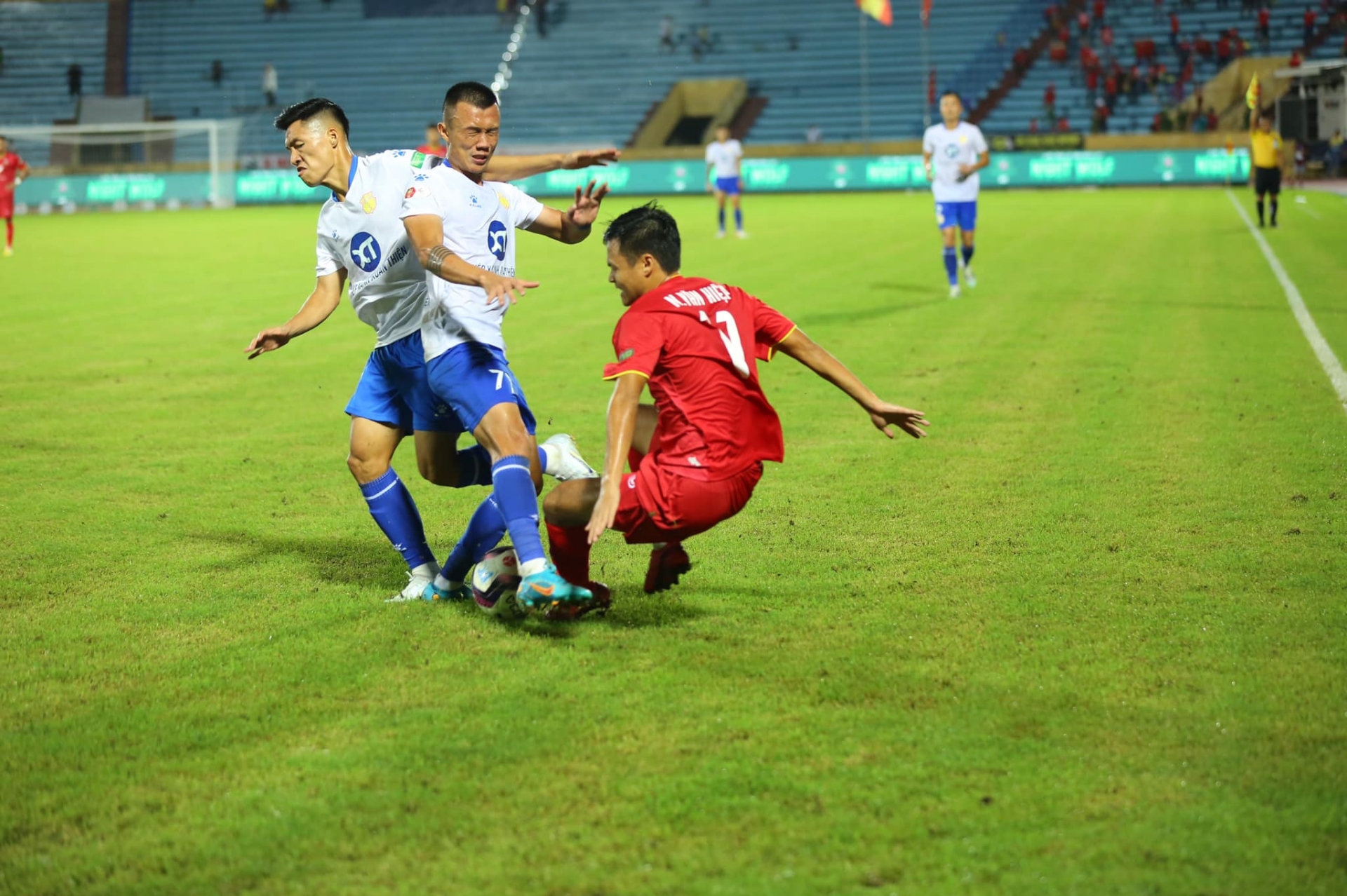 CLB Nam Định bứt phá trên BXH V-League, HLV Vũ Hồng Việt nói gì về chặng đường phía trước?
