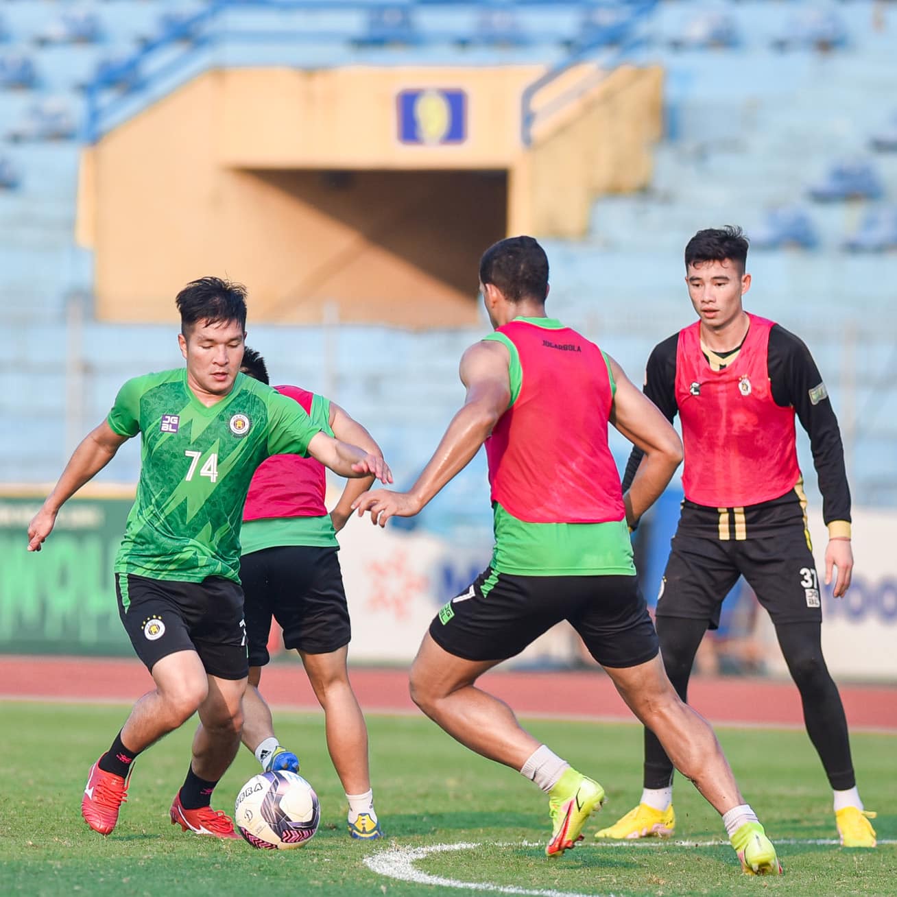 Tên trộm lấy cắp giày của dàn cầu thủ Hà Nội FC bị bắt