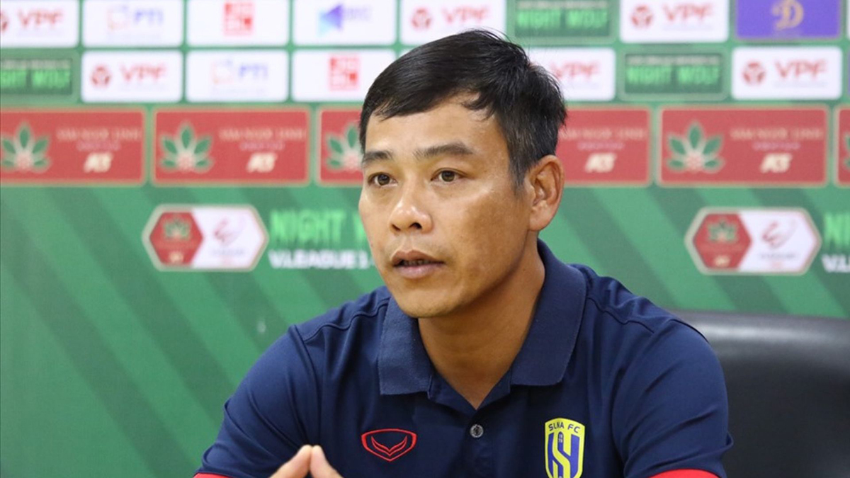 Đánh bại HAGL, HLV Nguyễn Huy Hoàng đưa ra đánh giá đầy bất ngờ về trọng tài