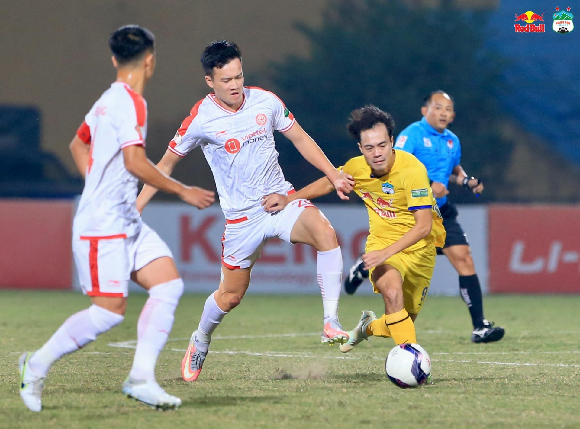 HAGL để thua Viettel, HLV Kiatisak bỏ ngỏ khả năng dẫn dắt ĐT Việt Nam - Ảnh 1