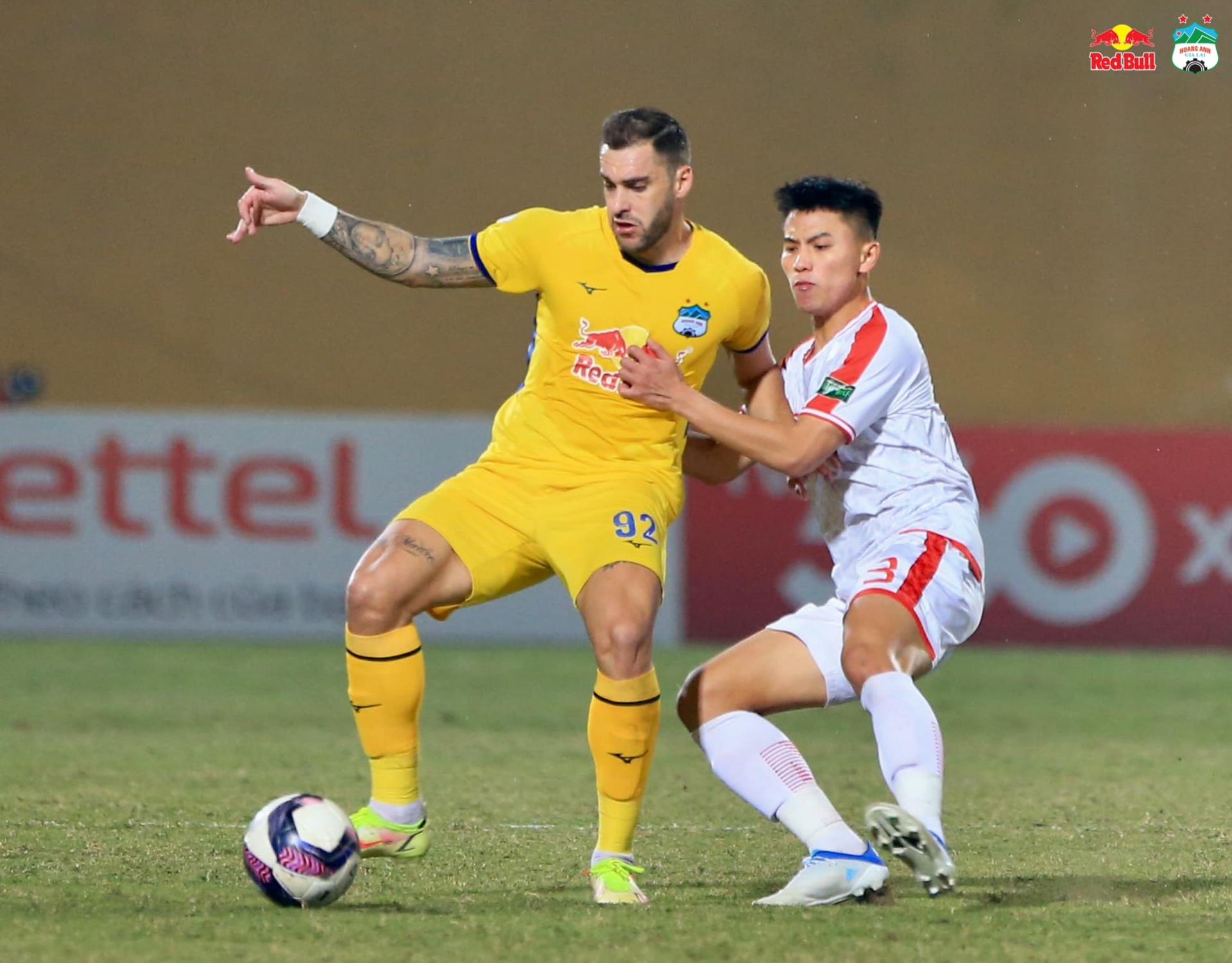 HAGL để thua Viettel, HLV Kiatisak bỏ ngỏ khả năng dẫn dắt ĐT Việt Nam - Ảnh 2