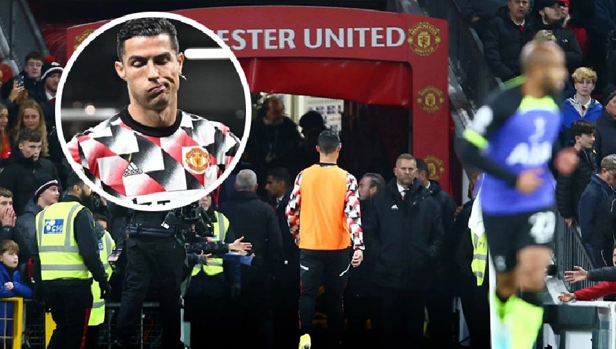 Ronaldo bỏ về ngay trong khi trận MU gặp Tottenham đang diễn ra. Ảnh: Internet