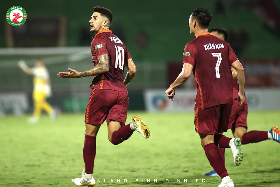 Hendrio lập cú đúp giúp Bình Định đánh bại Sài Gòn FC. Ảnh: CLB Bình Định