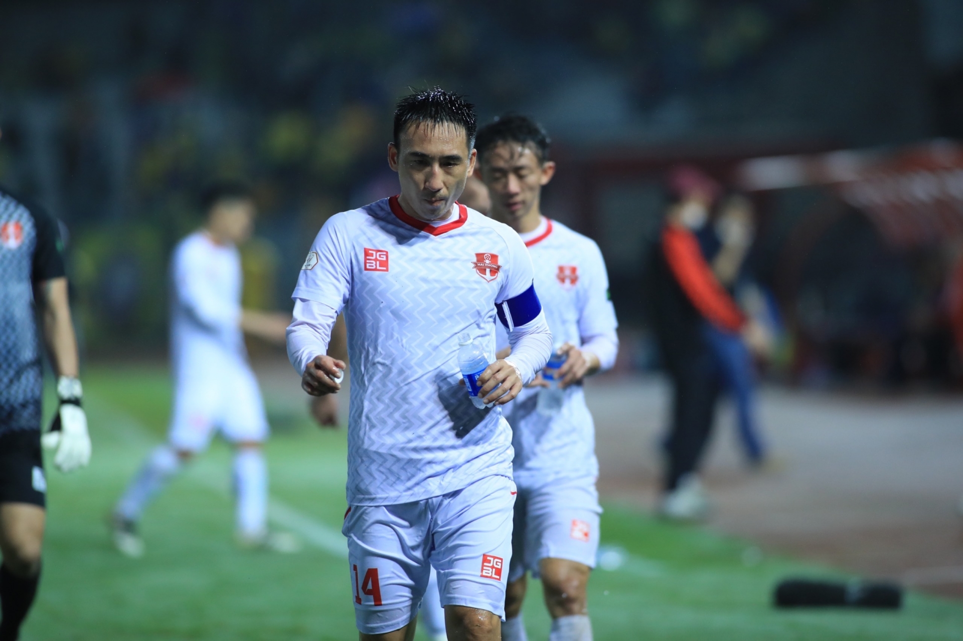 Hải Huy (14) sẽ vắng mặt ở vòng 22 V-League. Ảnh: Internet