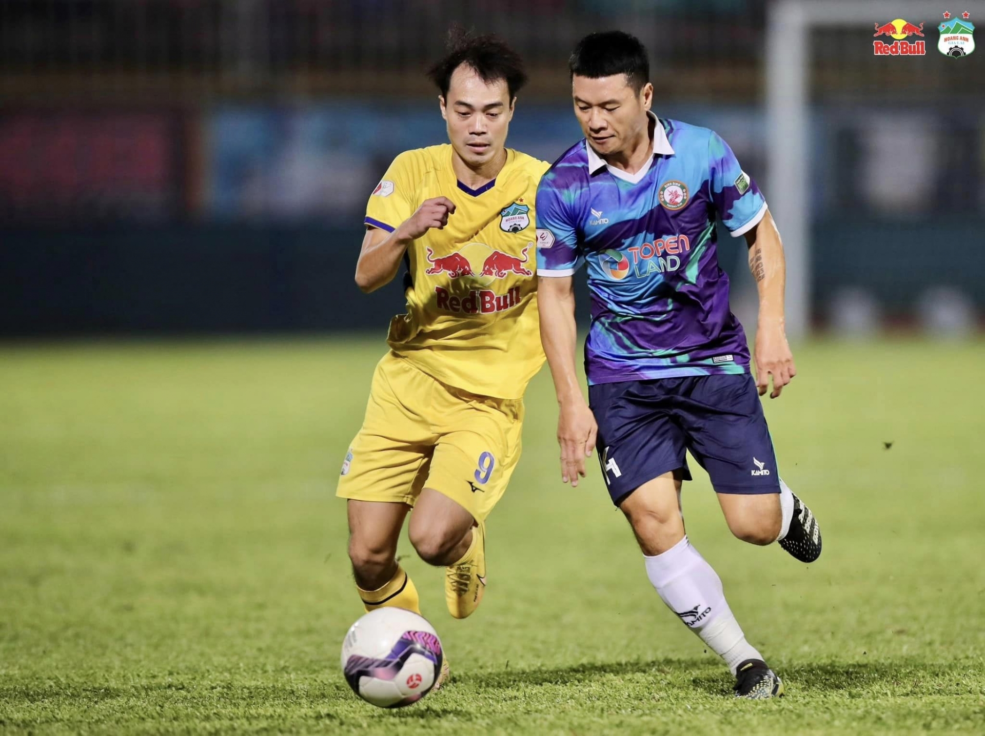 CLB Bình Định thi đấu trên chân so với HAGL. Ảnh: CLB HAGL