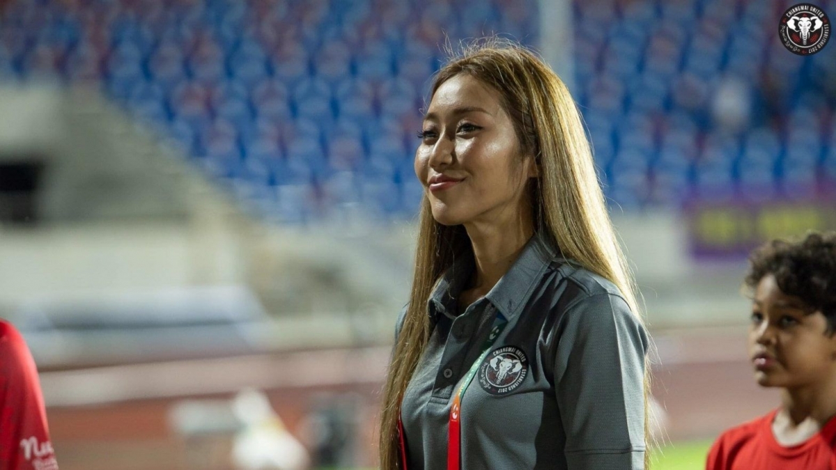 Nữ trưởng đoàn người Thái Lan bị phạt nặng vì xúc phạm CĐV - Ảnh 1 Nữ trưởng đoàn người Thái Lan bị phạt nặng vì xúc phạm CĐV - Ảnh 1