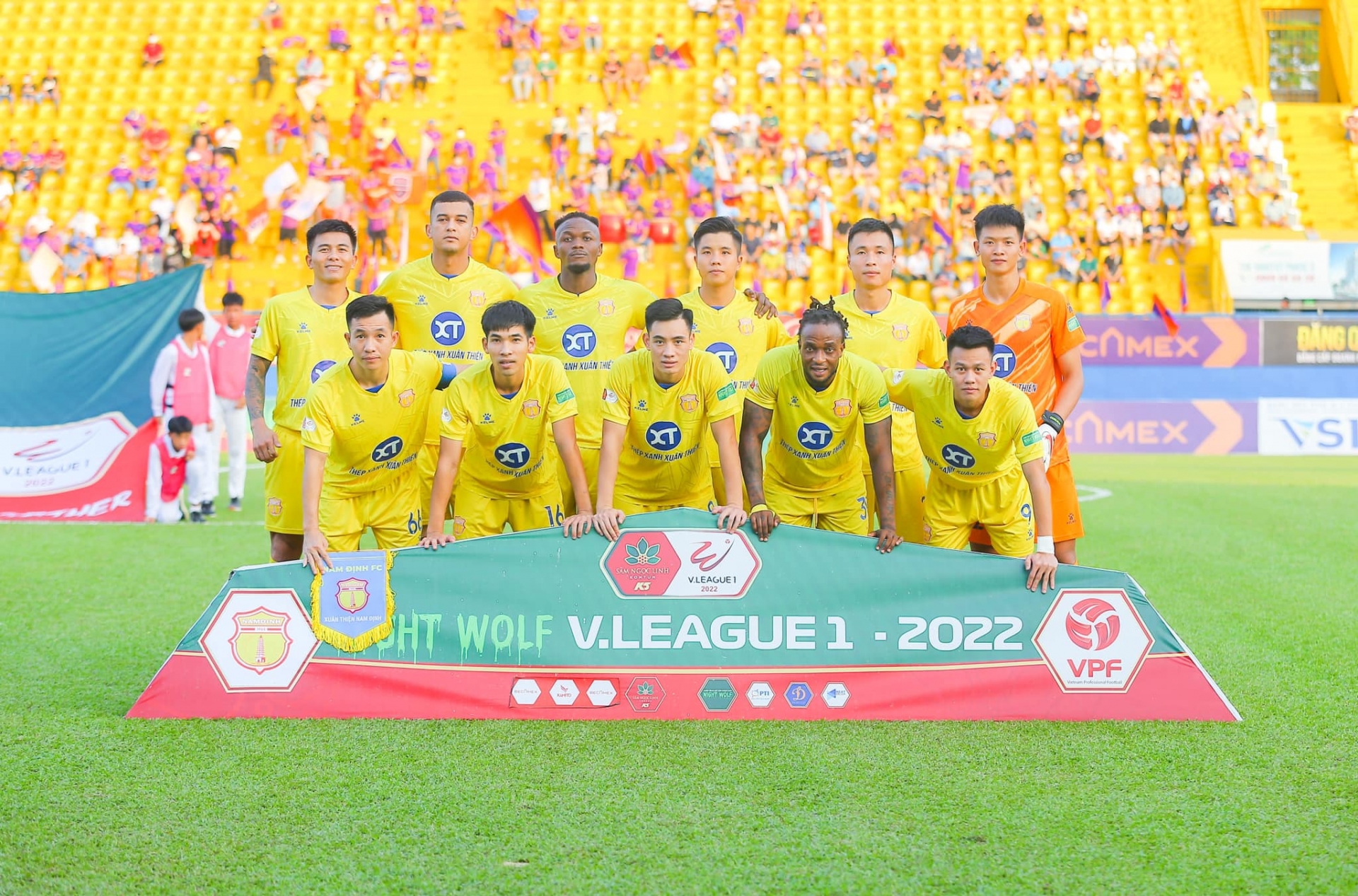 Nam Định hòa Bình Dương, HLV Vũ Hồng Việt chỉ ra đối thủ chính trong cuộc đua trụ hạng - Ảnh 2