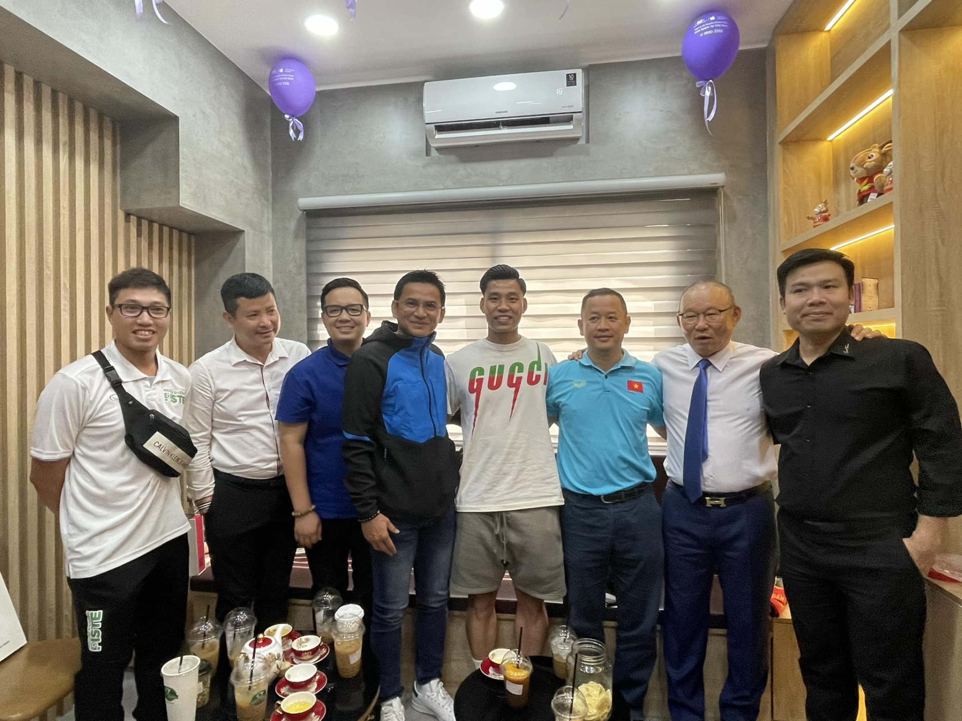 HLV Park Hang-seo gặp mặt Kiatisak tại Pleiku. Ảnh: Internet