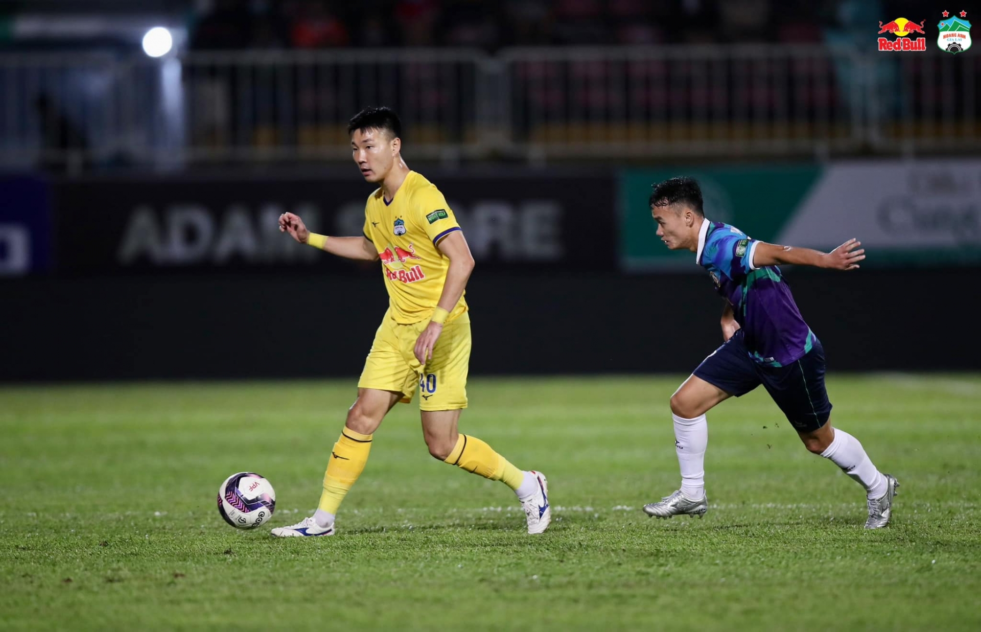 Trung vệ An Sae Hee lần đầu xuất hiện trong đội hình tiêu biểu. Ảnh: CLB HAGL