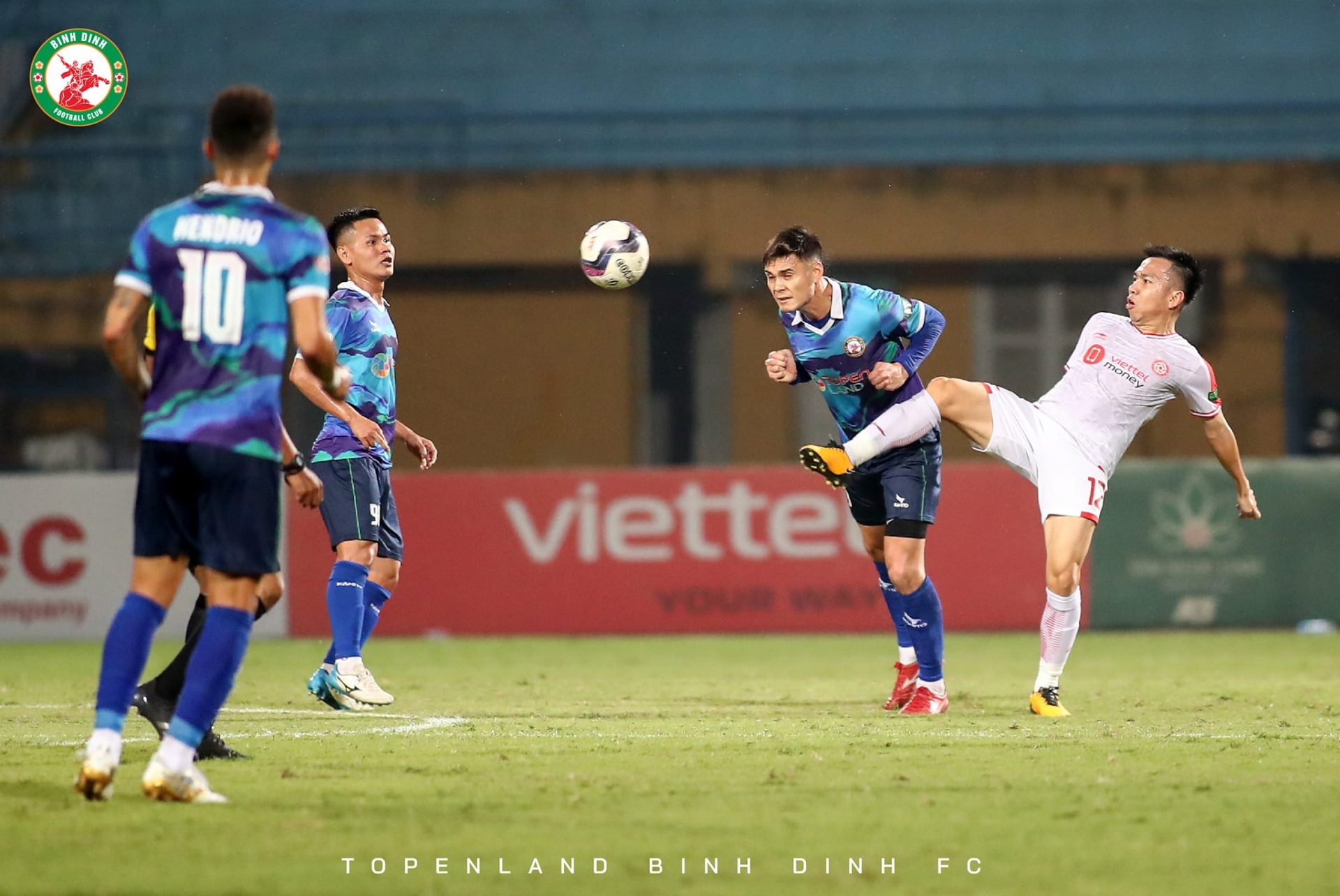 Trợ lý HLV Bình Định khen Văn Lâm, trung vệ Đình Trọng nói gì về cuộc đua vô địch? - Ảnh 2