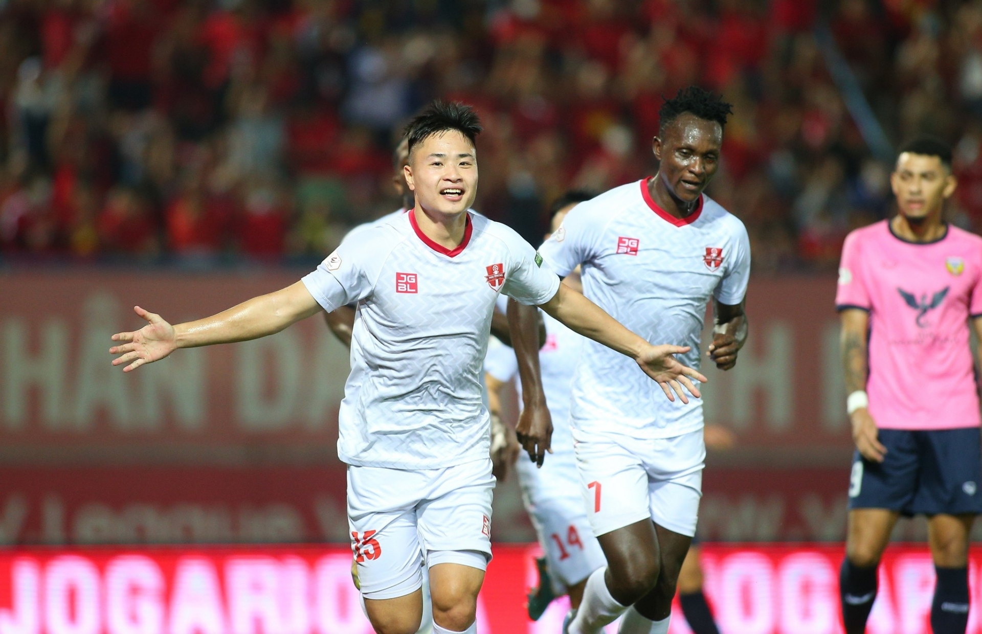 Kết quả Hải Phòng vs Hà Tĩnh: Chủ nhà mất điểm - Ảnh 1 Kết quả Hải Phòng vs Hà Tĩnh: Chủ nhà mất điểm - Ảnh 1