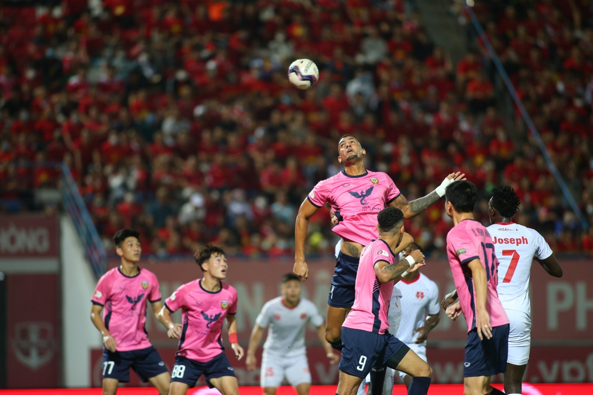 Kết quả Hải Phòng vs Hà Tĩnh: Chủ nhà mất điểm - Ảnh 2 Kết quả Hải Phòng vs Hà Tĩnh: Chủ nhà mất điểm - Ảnh 2