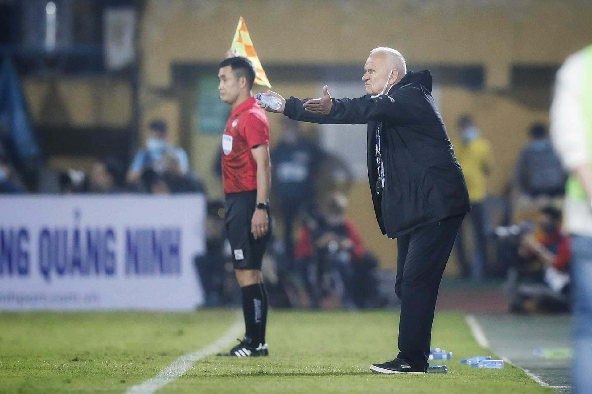 HLV Petrovic tạo dấu ấn đậm nét trong lối chơi của Thanh Hóa. Ảnh: Internet