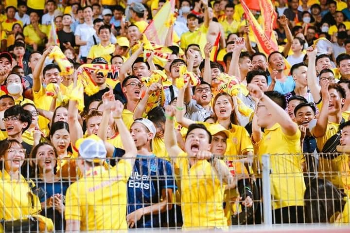 Sự cổ vũ cuồng nhiệt của các CĐV nhà sẽ là động lực để thầy trò HLV Vũ Hồng Việt thi đấu tốt. Ảnh: Internet