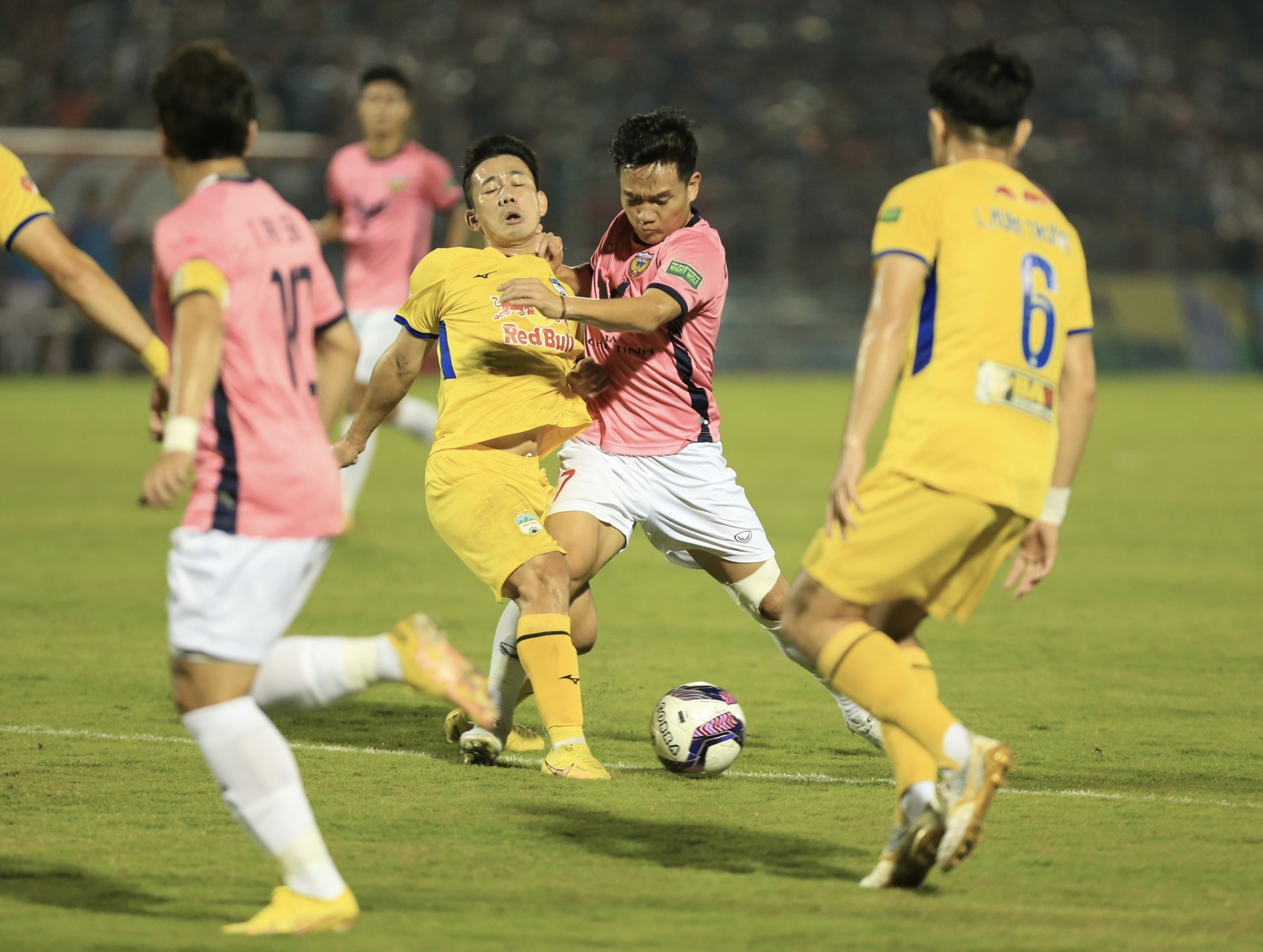 Hà Tĩnh để HAGL cầm hòa đầy đáng tiếc trên sân nhà. Ảnh: Internet