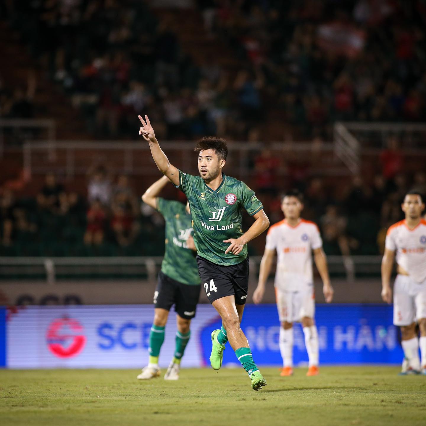 HLV Vũ Tiến Thành chỉ ra bí quyết giúp CLB TP.HCM trụ hạng  - Ảnh 1