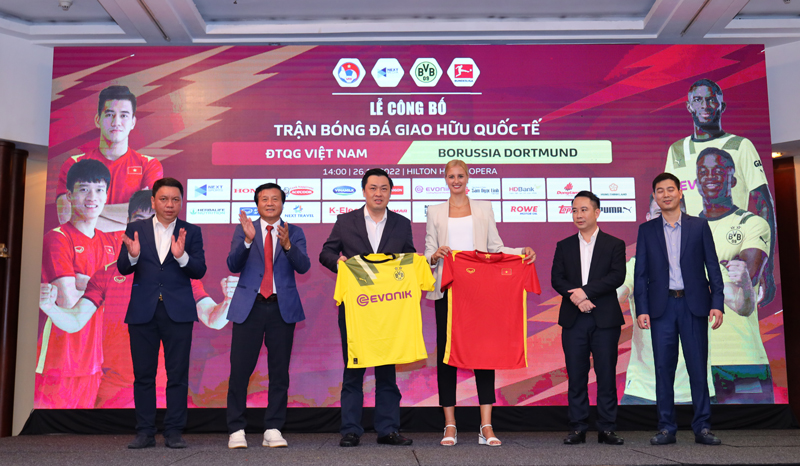 Hùng Dũng, Văn Quyết lên tiếng trước thềm trận Việt Nam gặp Dortmund - Ảnh 3 Hùng Dũng, Văn Quyết lên tiếng trước thềm trận Việt Nam gặp Dortmund - Ảnh 3