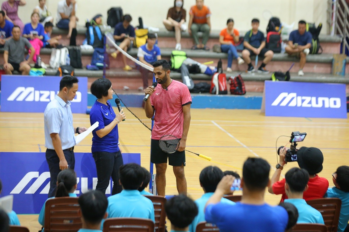 Tay vợt từng 3 lần đánh bại Lin Dan đến Việt Nam giao lưu cùng các VĐV trẻ - Ảnh 3 Tay vợt từng 3 lần đánh bại Lin Dan đến Việt Nam giao lưu cùng các VĐV trẻ - Ảnh 3