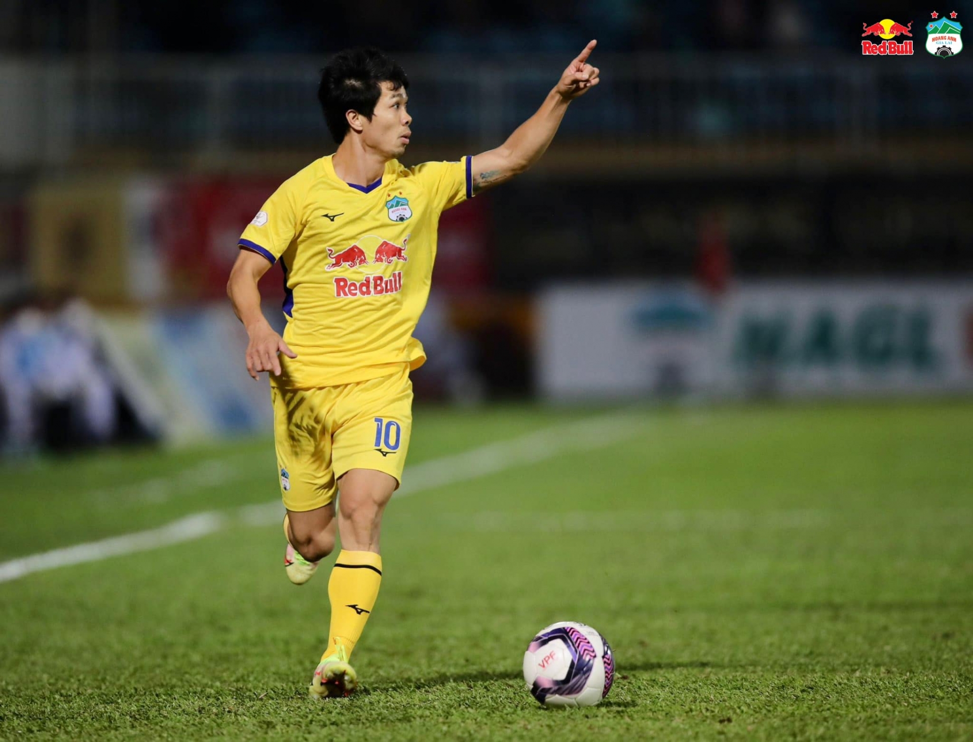 Công Phượng dính chấn thương nặng phải nghỉ đến hết mùa. Ảnh: CLB HAGL