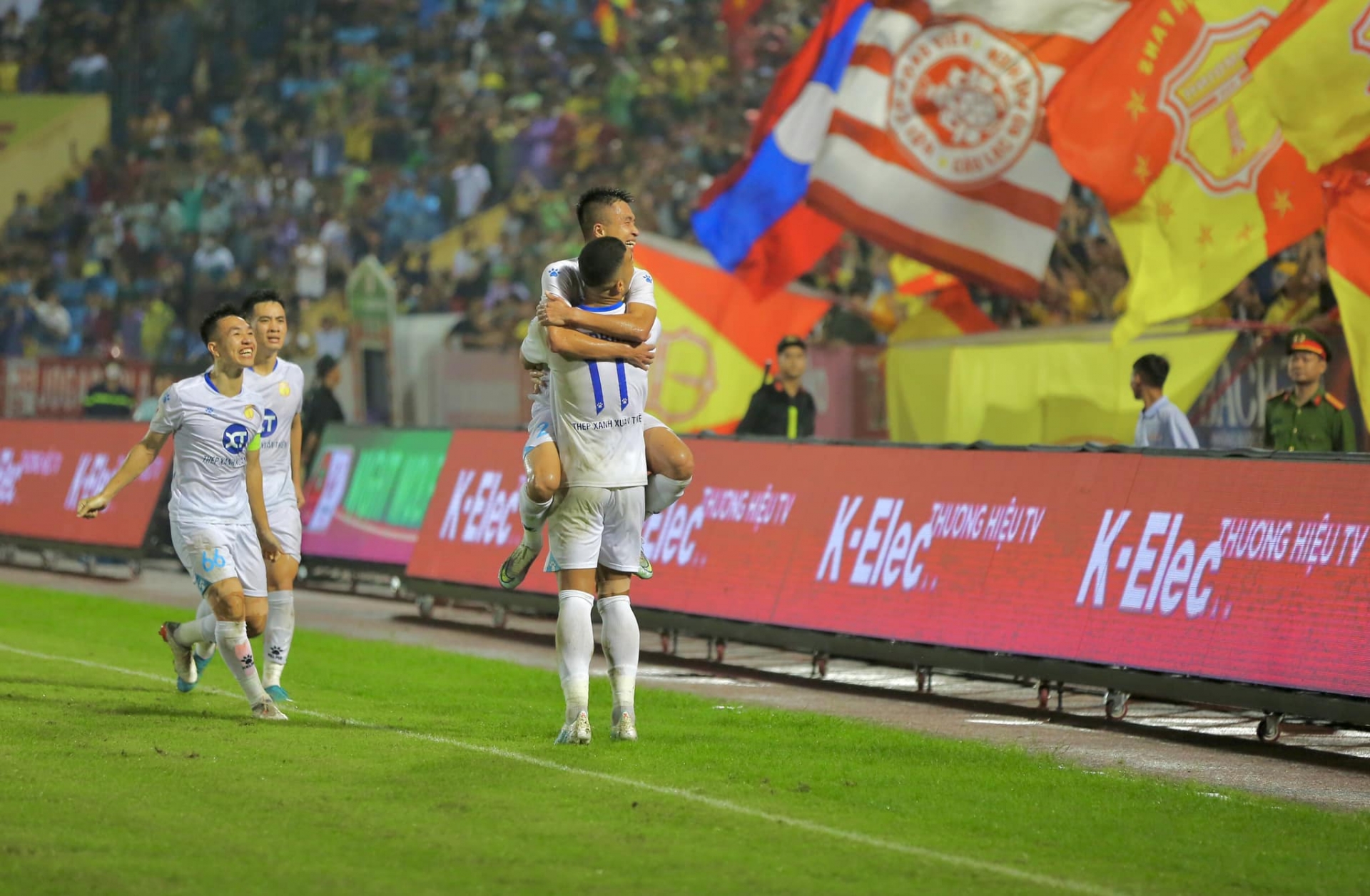 CLB Nam Định trụ hạng sớm 1 vòng đấu sau thắng lợi trước Sài Gòn FC. Ảnh: Internet