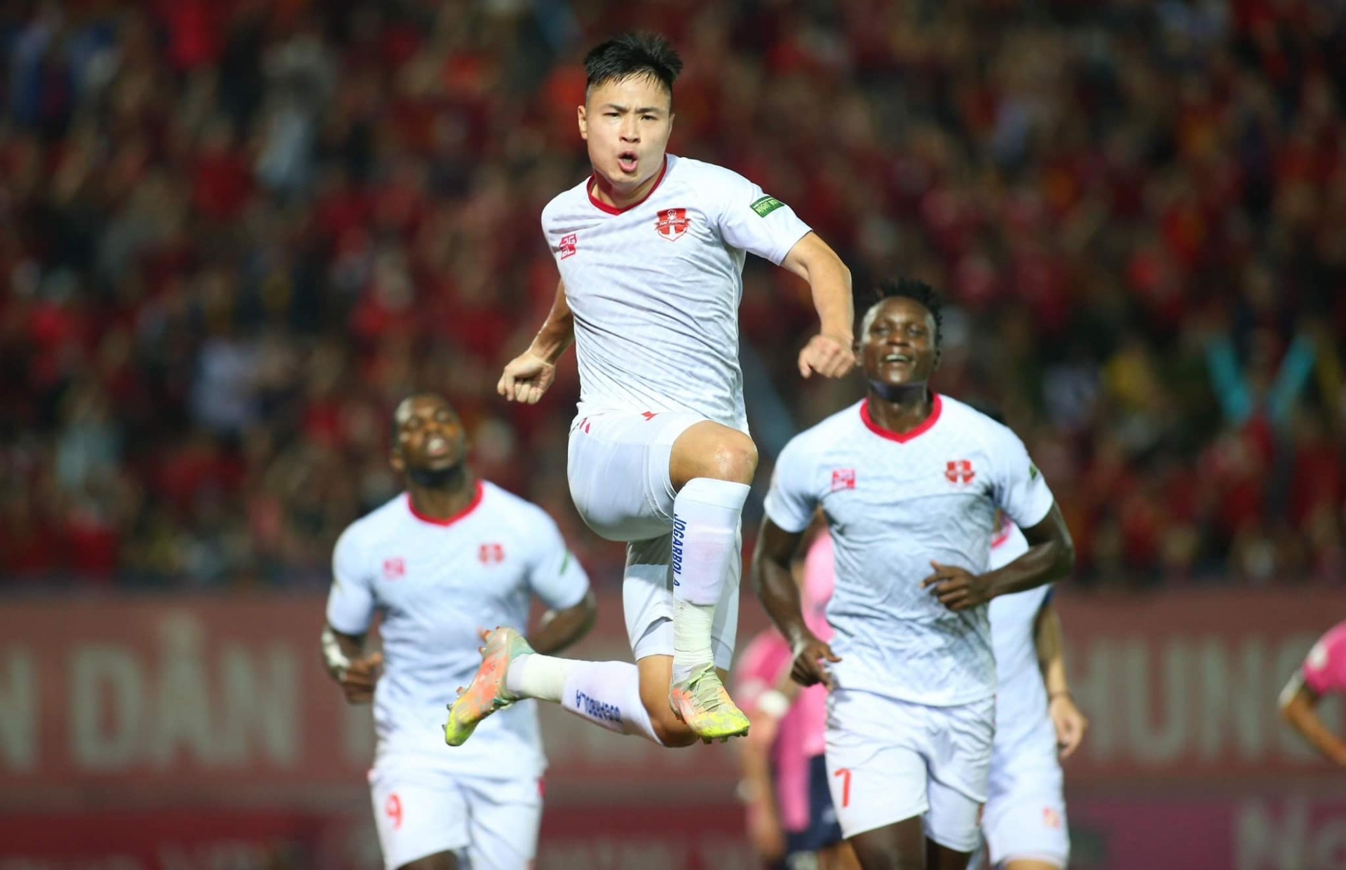 Trung vệ Văn Tới có thể trở về Hà Nội FC sau V-League 2022. Ảnh: Internet