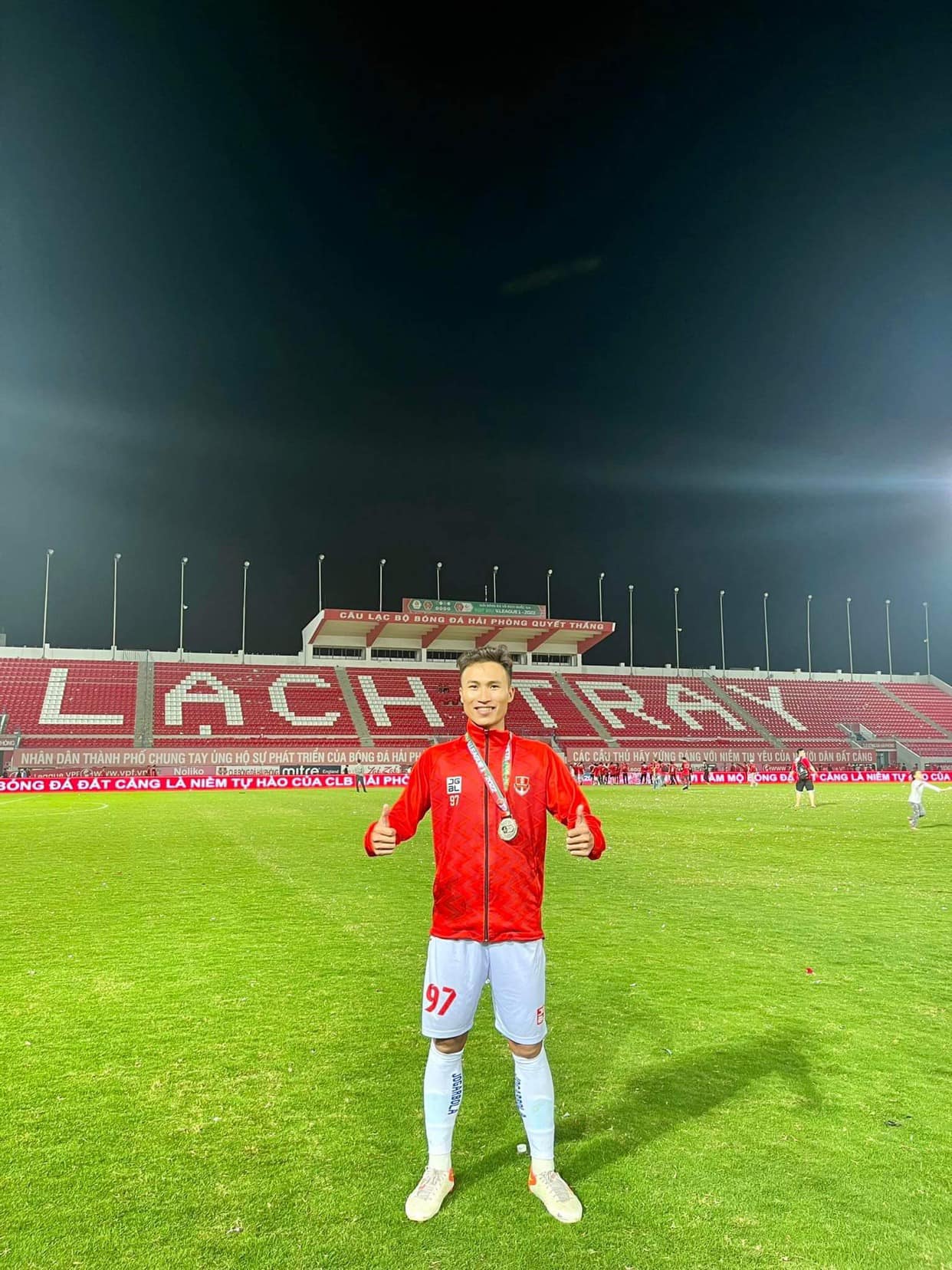 Triệu Việt Hưng cùng Hải Phòng giành ngôi Á quân V-League 2022. Ảnh: Internet