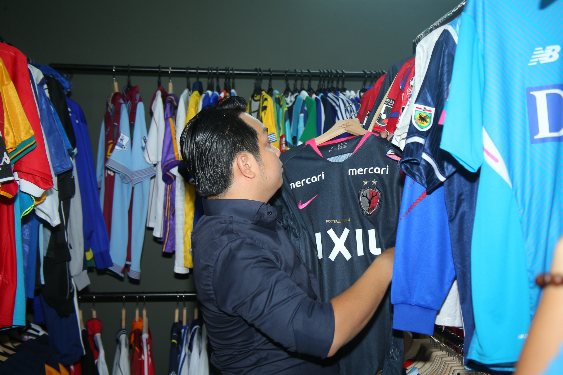 Trong bảo tàng 400m2 hiện đang lưu trữ hơn 2500 áo đấu các loại từ quốc tế đến Việt Nam