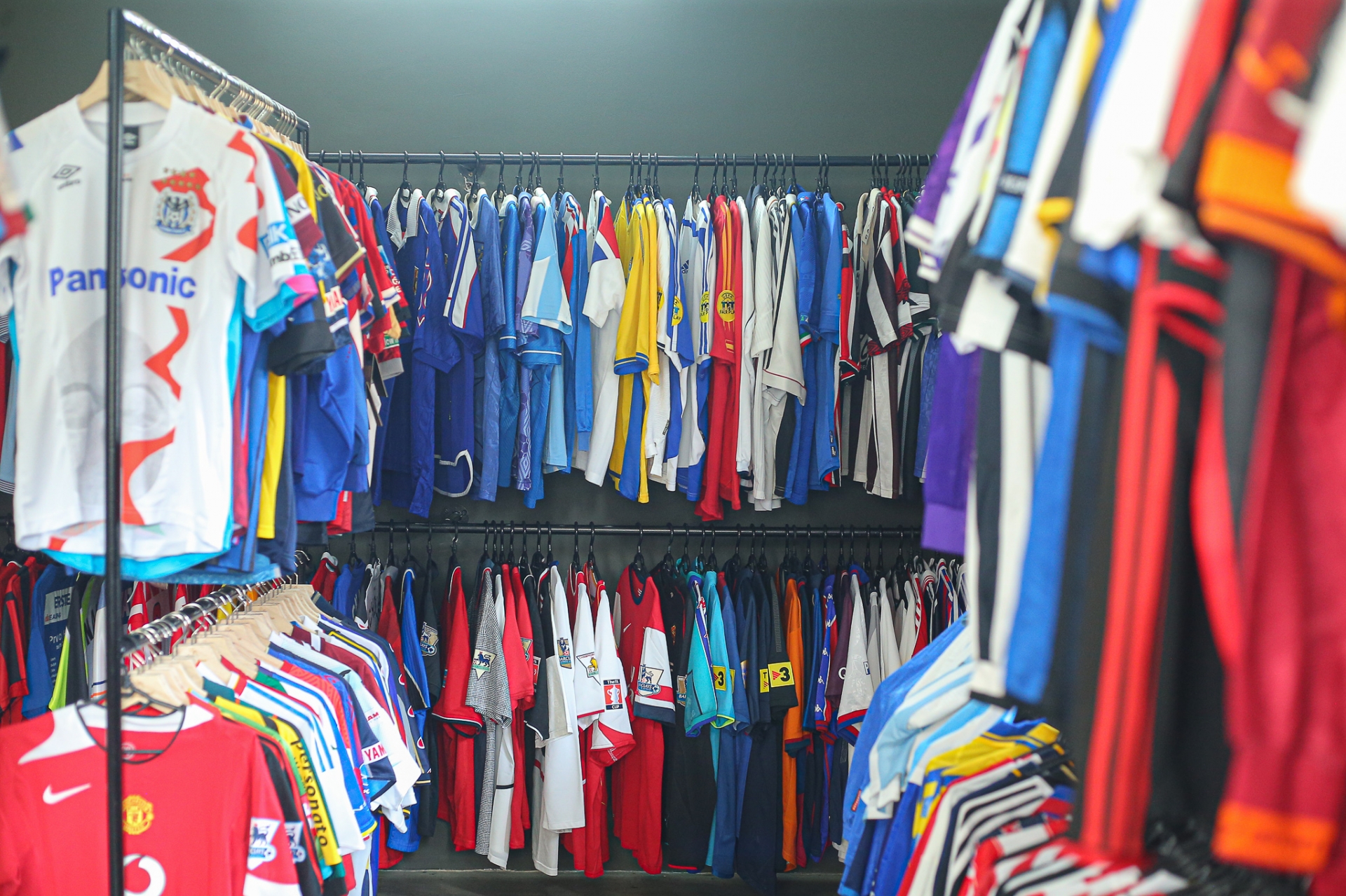 Bảo tàng lưu trữ, trưng bày nhiều áo đấu từ những năm 90 đến hiện đại