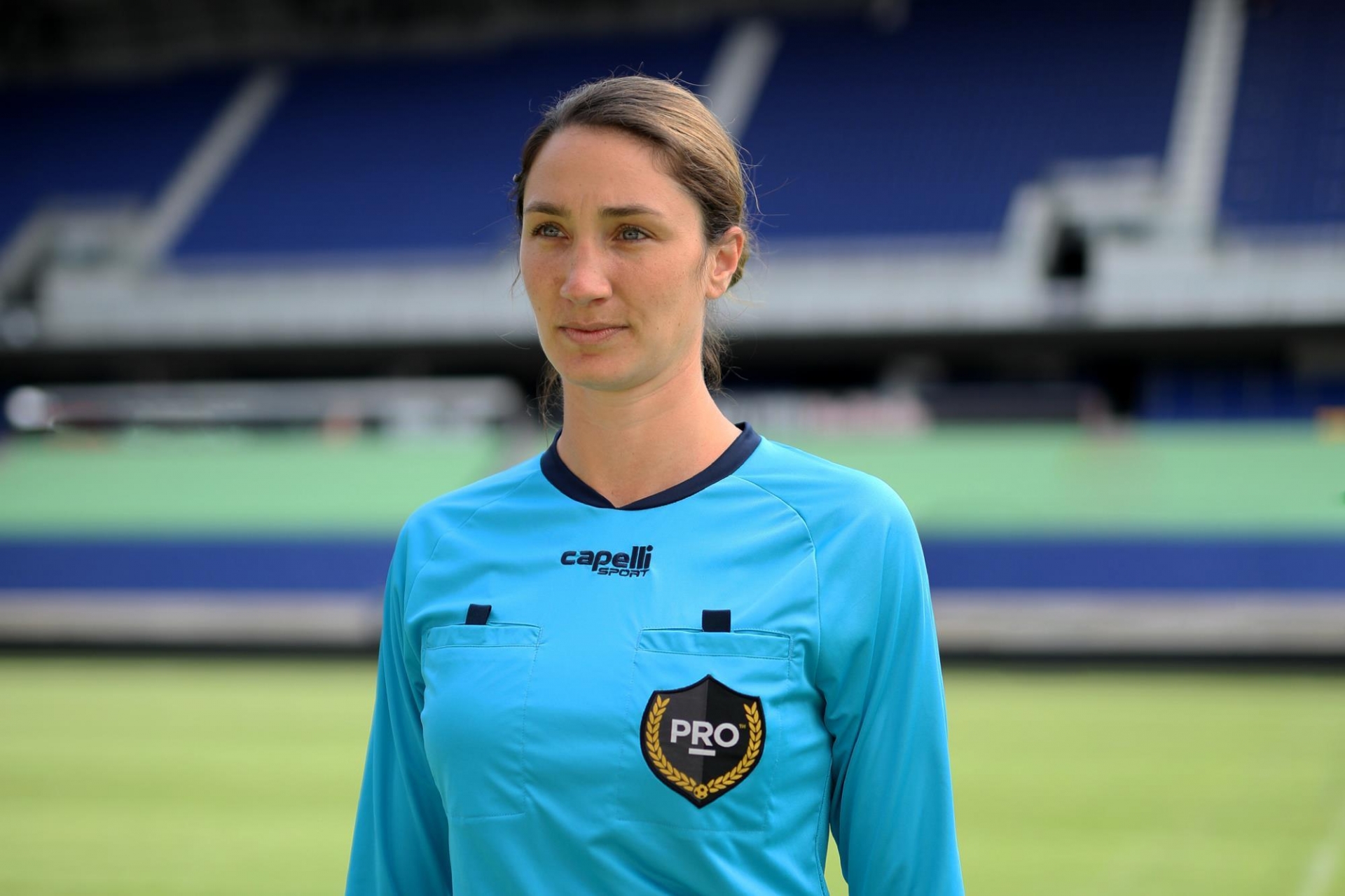 Những nữ trọng tài lần đầu tiên xuất hiện tại World Cup 2022 - Ảnh 4