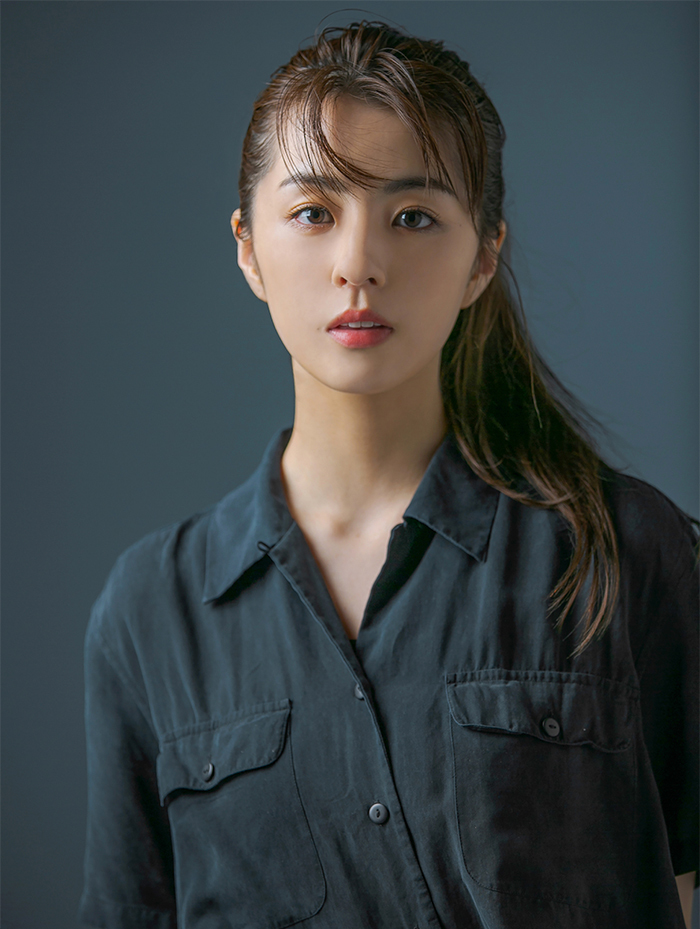 Mướt mắt với nhan sắc tựa thiên thần của bạn gái cầu thủ Takumi Minamino - Ảnh 1