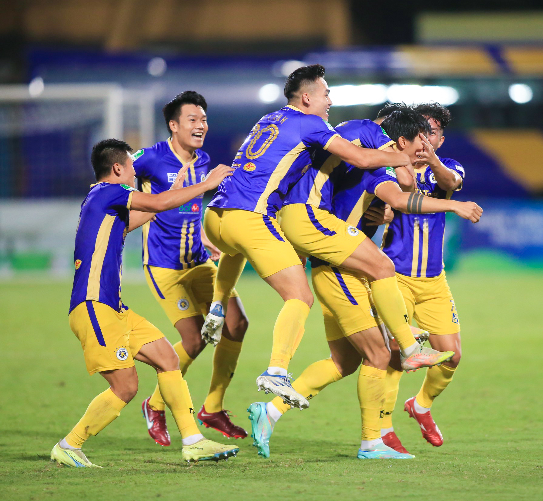 Hà Nội FC lập kỷ lục mới, chủ tịch Đỗ Vinh Quang chỉ ra lý do chia tay HLV Chun Jae-ho - Ảnh 6 Hà Nội FC lập kỷ lục mới, chủ tịch Đỗ Vinh Quang chỉ ra lý do chia tay HLV Chun Jae-ho - Ảnh 6