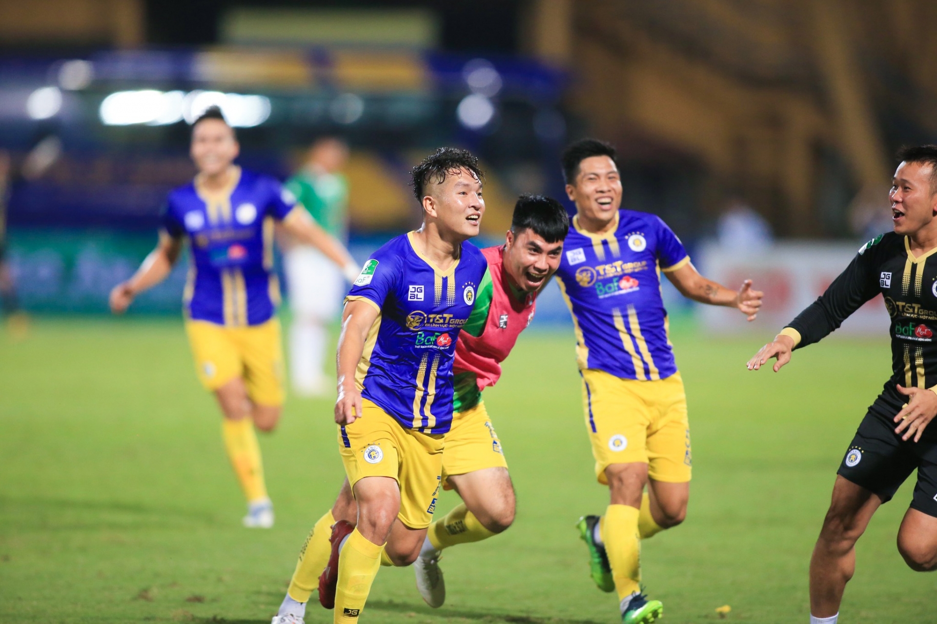 Hà Nội FC lập kỷ lục mới, chủ tịch Đỗ Vinh Quang chỉ ra lý do chia tay HLV Chun Jae-ho - Ảnh 7 Hà Nội FC lập kỷ lục mới, chủ tịch Đỗ Vinh Quang chỉ ra lý do chia tay HLV Chun Jae-ho - Ảnh 7