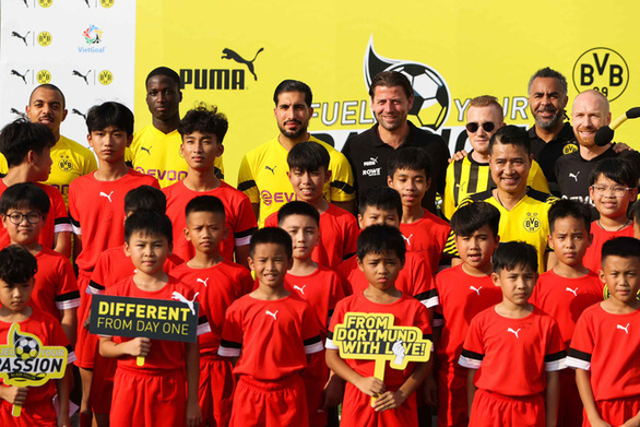 Dàn sao Dortmund để thua cầu thủ nhí Việt Nam với tỷ số không tưởng  - Ảnh 1