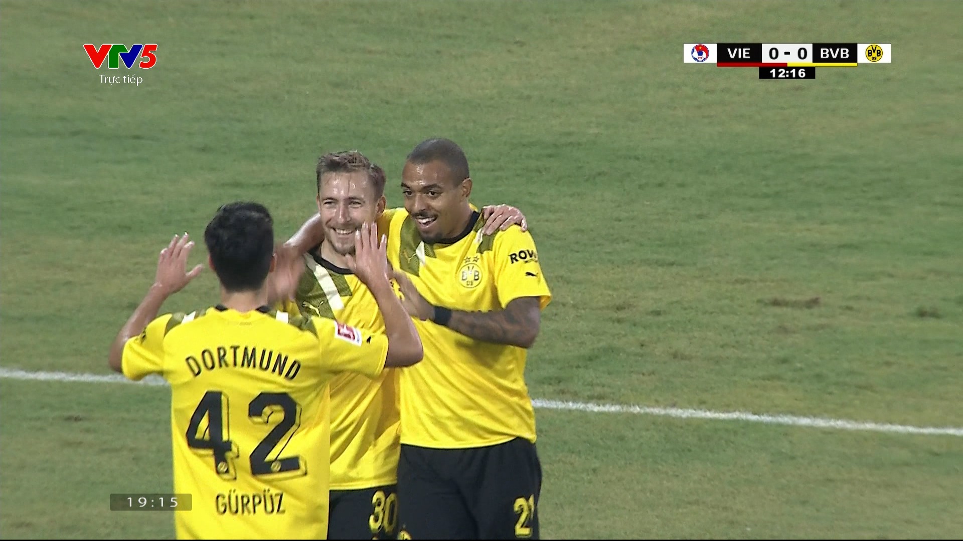 Cầu thủ Dortmund ngỡ ngàng khi trận gặp Việt Nam chỉ có 1 phút bù giờ - Ảnh 3