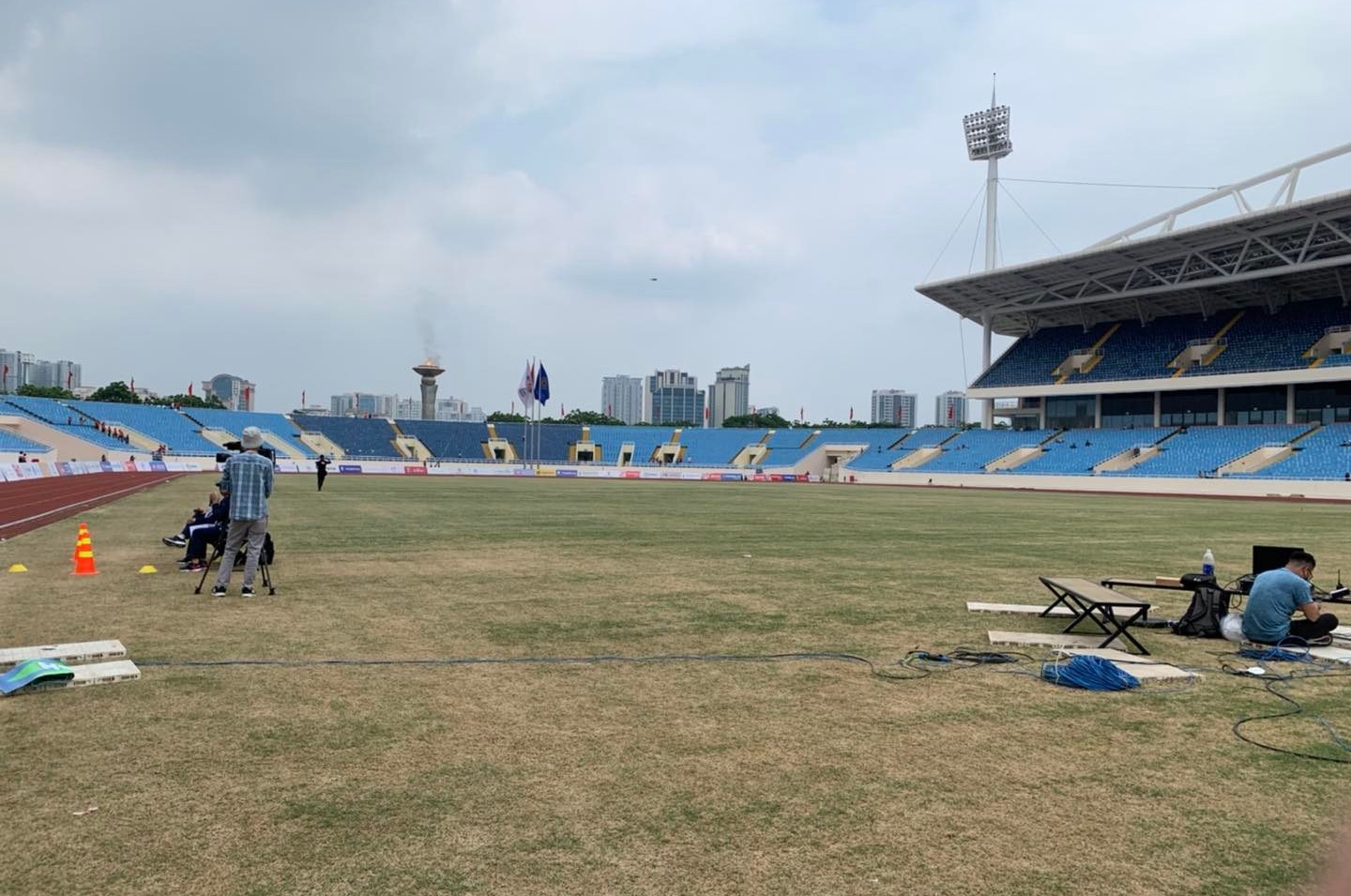 Mặt cỏ sân Mỹ Đình cần được chăm sóc kỹ lưỡng. Ảnh: Internet