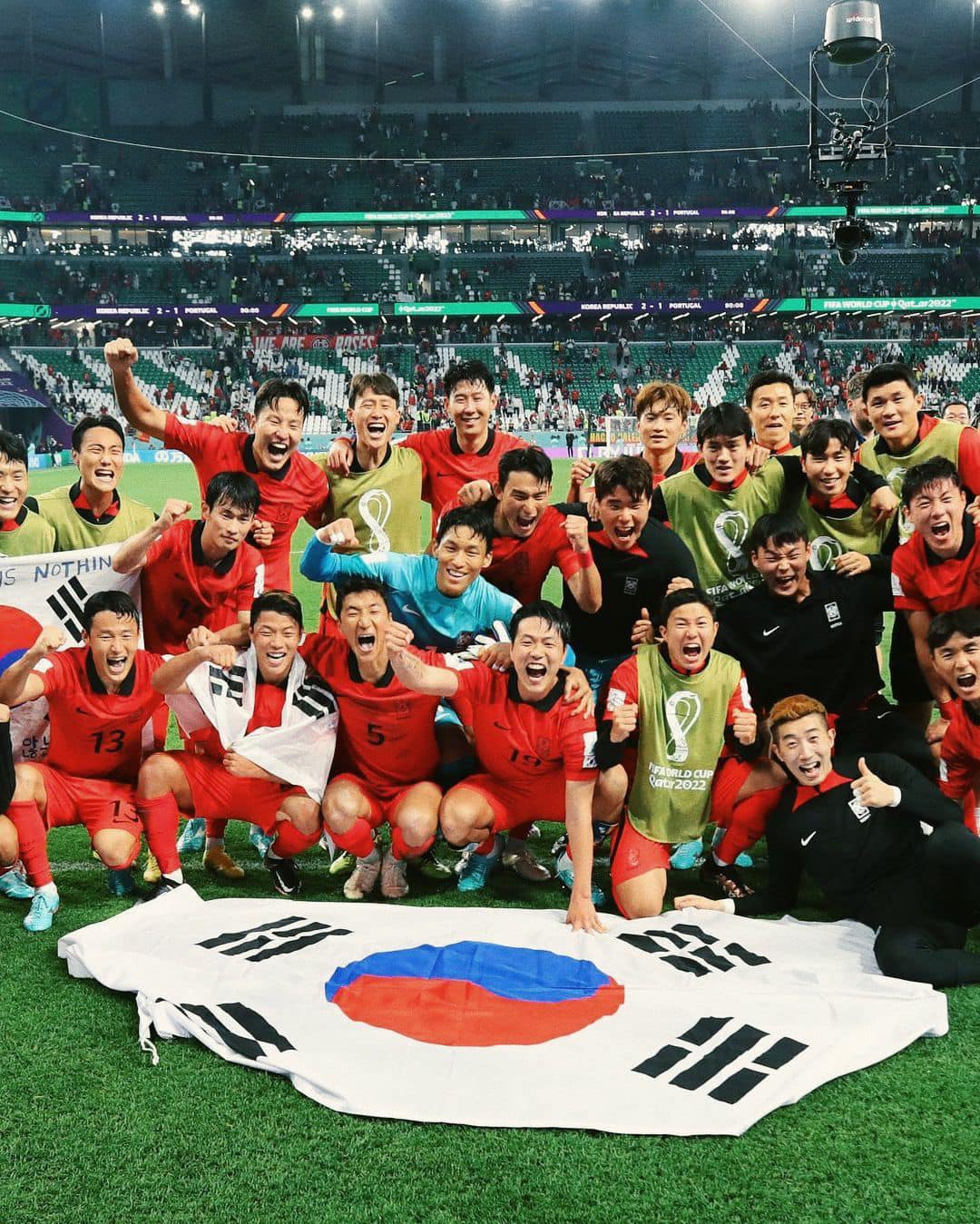 Phản ứng của dàn ca sĩ, diễn viên khi Hàn Quốc vượt qua vòng bảng World Cup 2022 - Ảnh 1