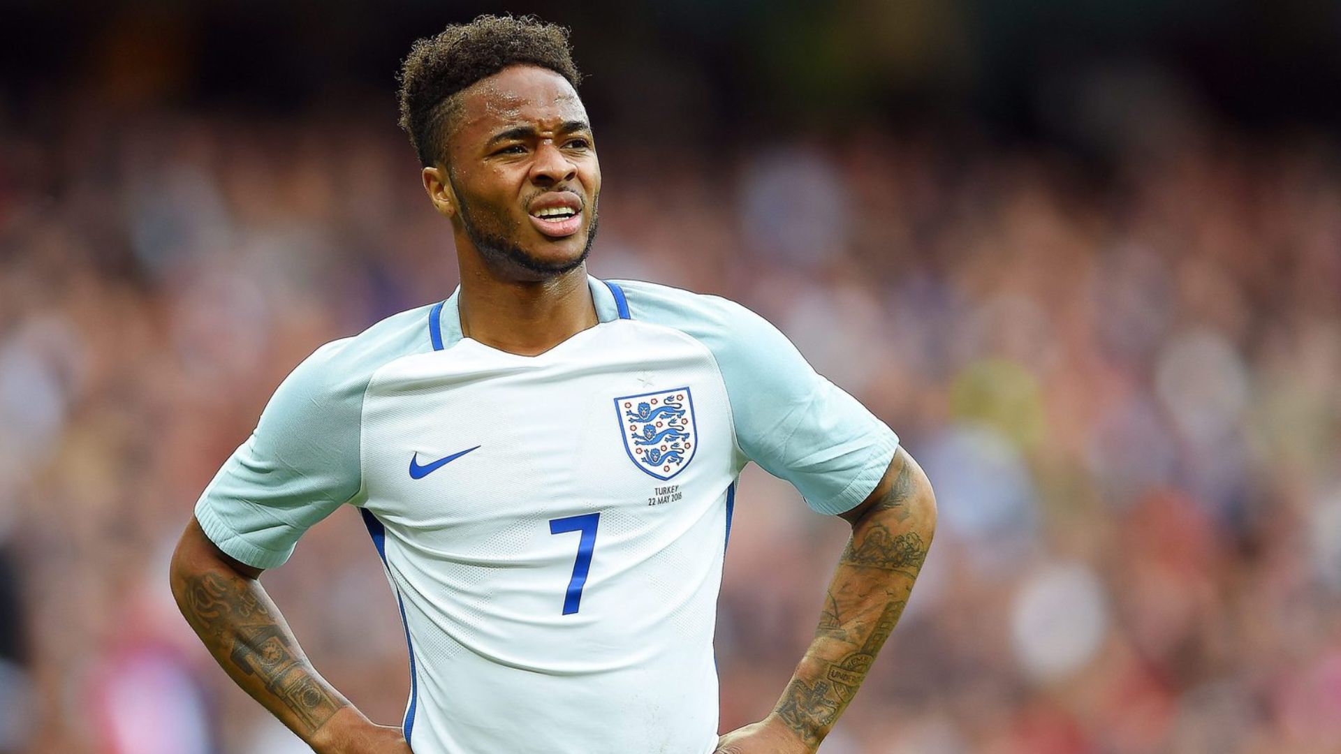 Sterling phải chia tay World Cup 2022 để trở về nhà. Ảnh: Internet
