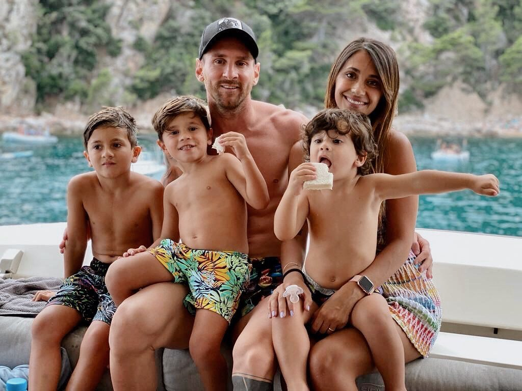 Messi cùng gia đình. Ảnh: Internet