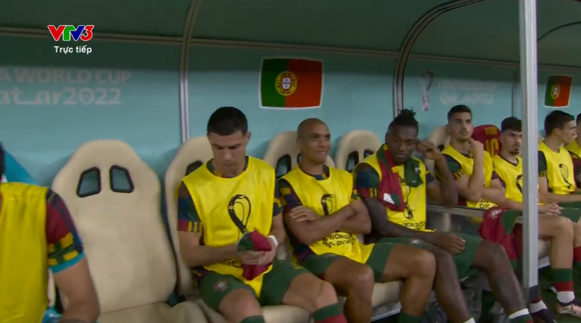 Ronaldo ngồi dự bị ở trận Bồ Đào Nha gặp Thụy Sĩ. Ảnh: Internet